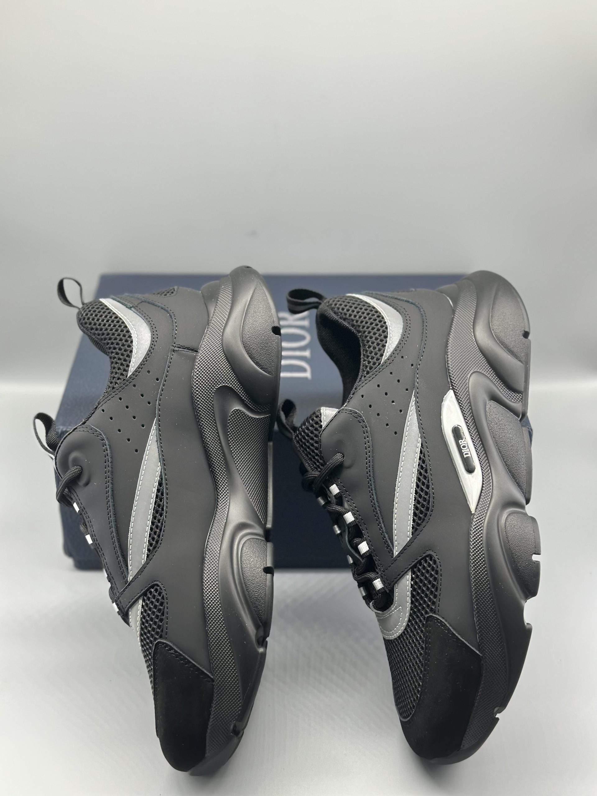 Di* B22 Black Silver