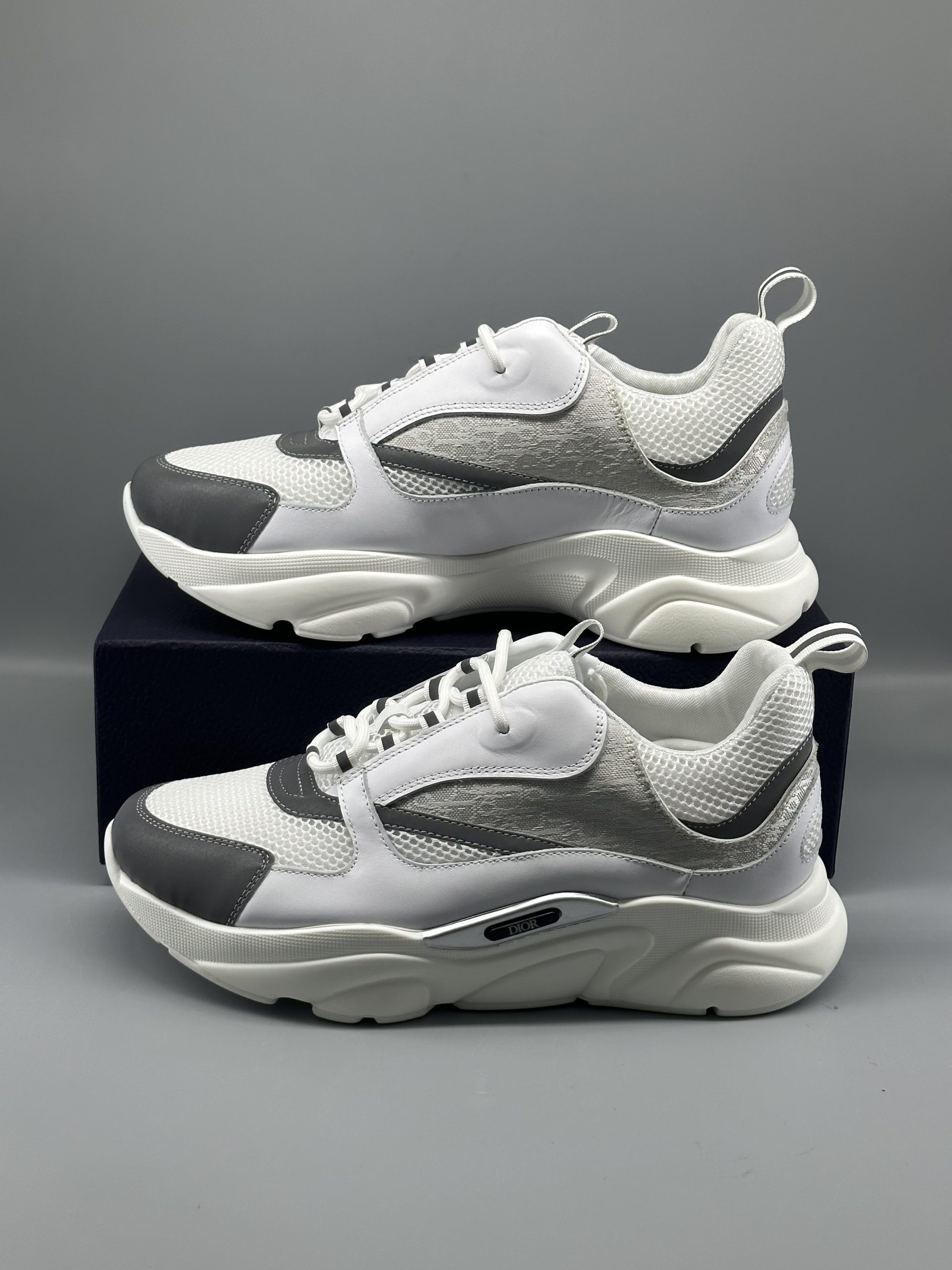 Di* B22 White Silver