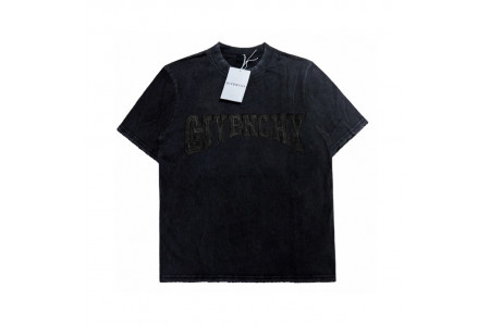 GIVENCHY T-SHIRT