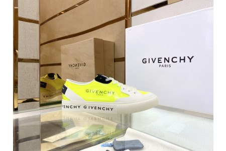 GIVENCH SPECTRE LOW-TOP SNEAKER