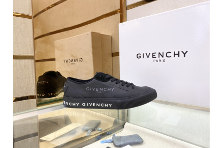 GIVENCH SPECTRE LOW-TOP SNEAKER