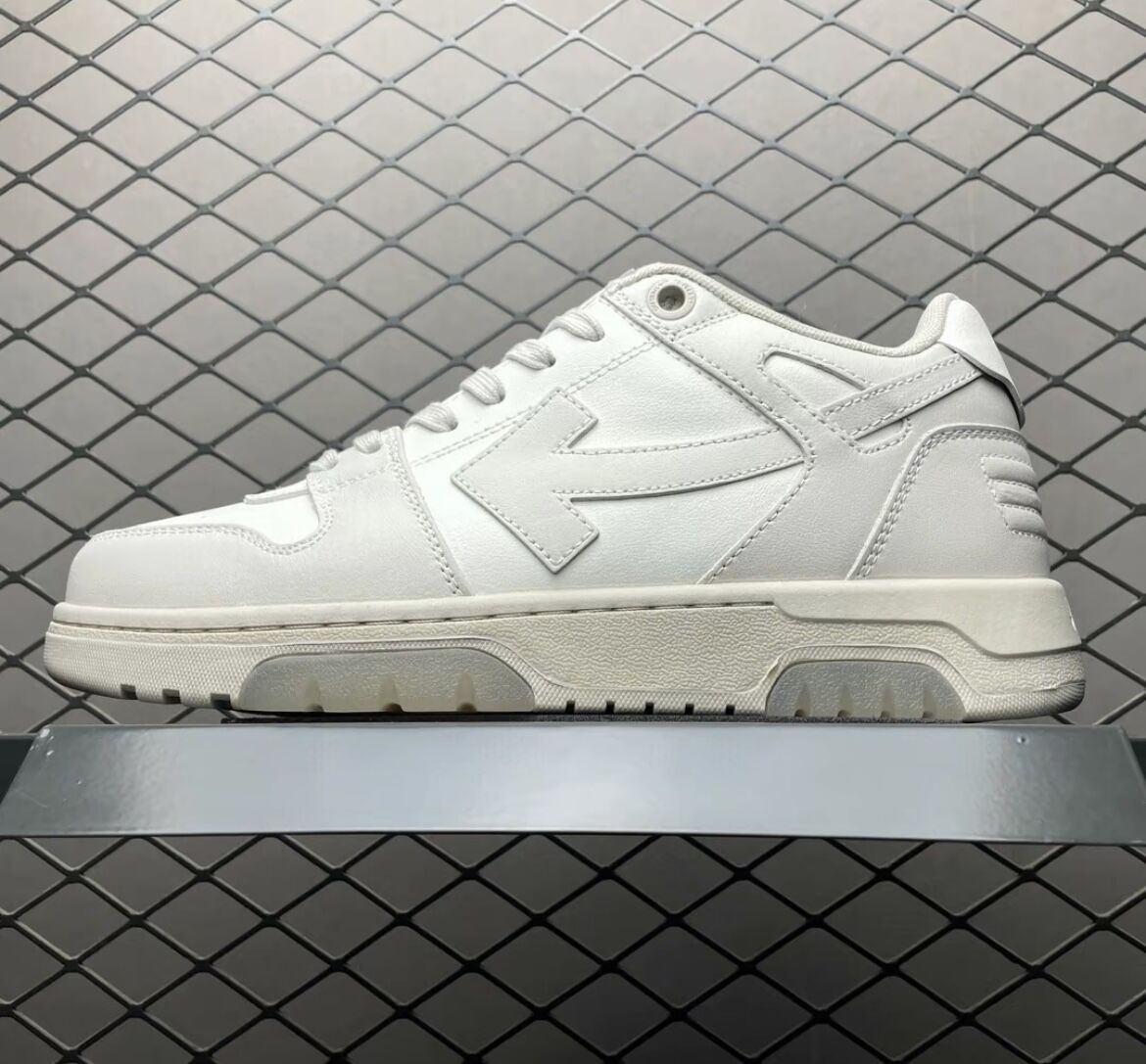 OFF-WHITE SNEAKER