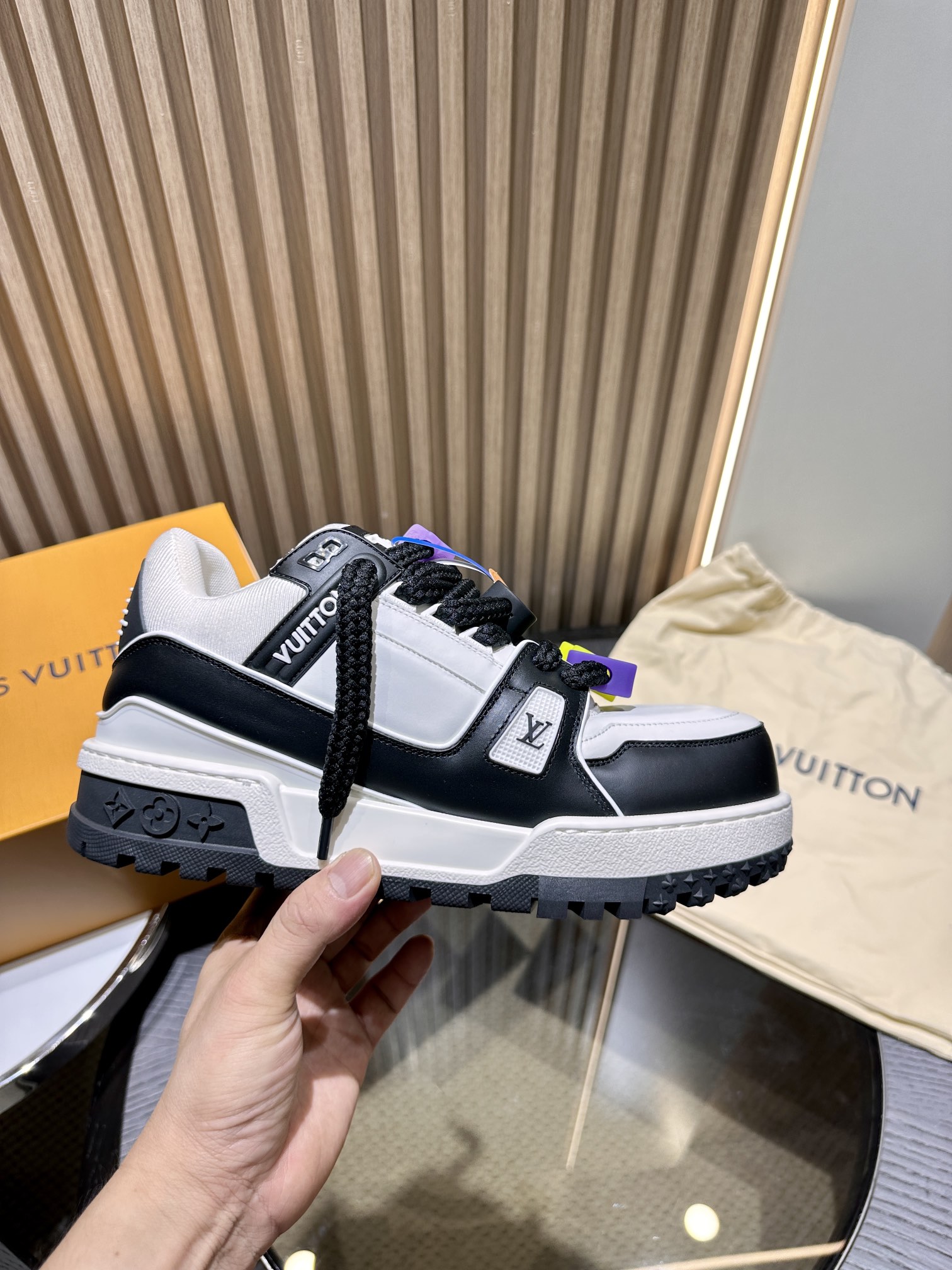 LOUI VUITTO LOW-TOP SNEAKER