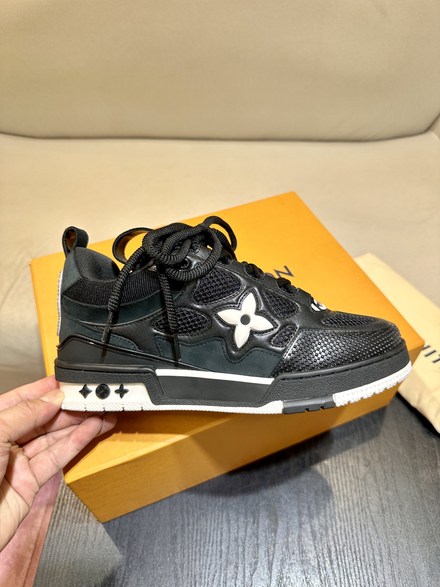 LOUI VUITTO LOW-TOP SNEAKER